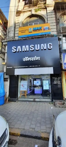 Samsung Experience Store Opera House- Girgaon storefront