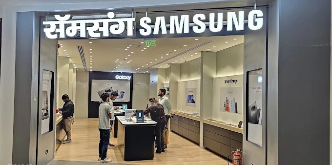 Samsung Experience Store- Amanora Mall storefront