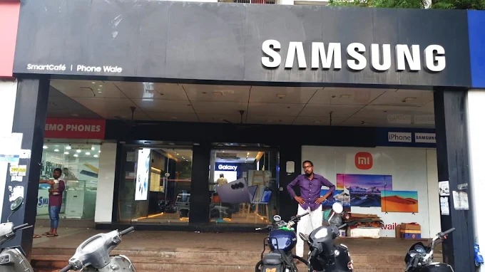 Samsung Experience Store- Naranpura storefront