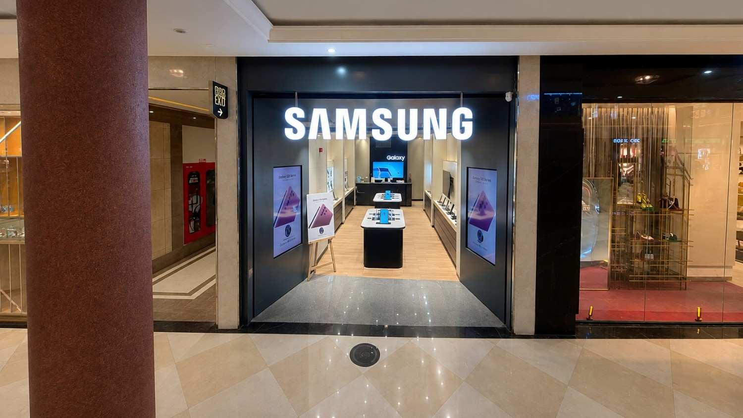 Samsung Experience Store- Phoenix Palassio Mall- Lucknow storefront