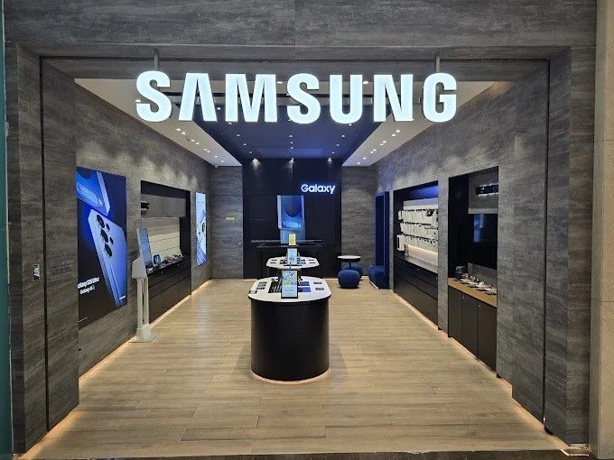 Samsung Experience Store- Vegas Mall storefront