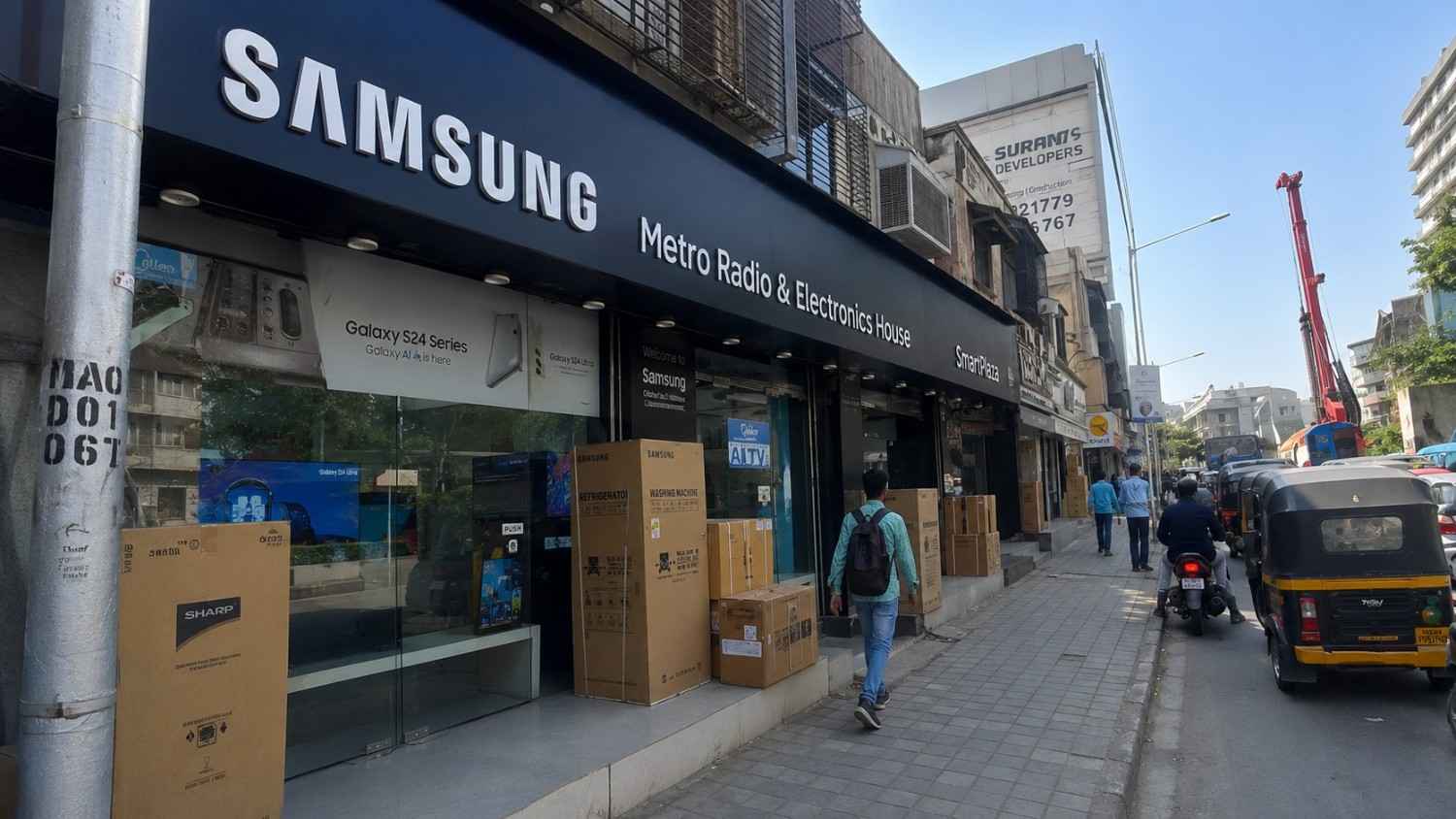 Samsung Smart Plaza - Metro Radio storefront