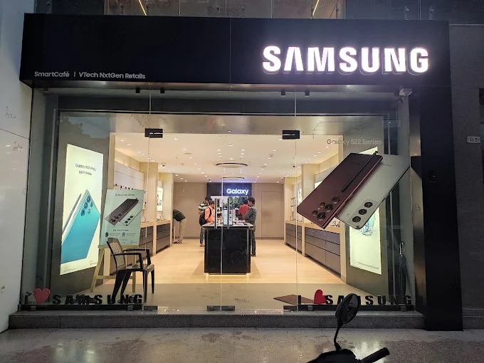 Samsung Experience Store- Navrangpura storefront
