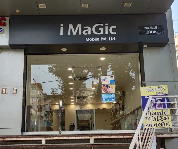 iMaGic- Apple Store, Karelibagh, Vadodara storefront