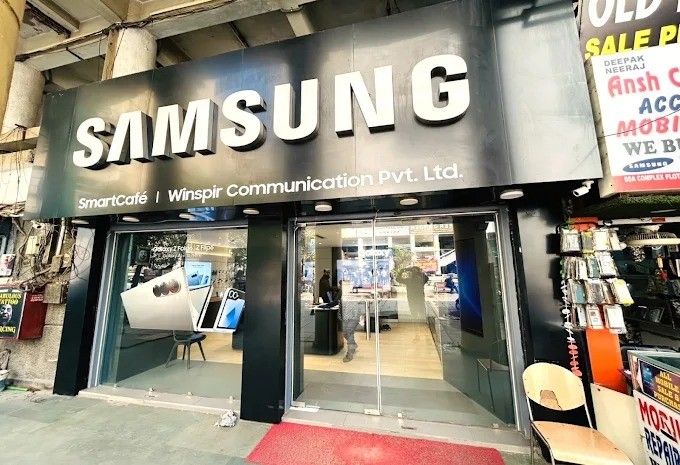 Samsung Experience Store- Janakpuri storefront