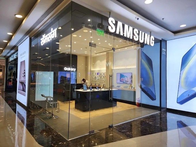 Samsung Experience Store- Ghatkopar R City Mall storefront