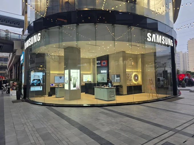 Samsung Experience Store- Sector 70, Gurugram storefront