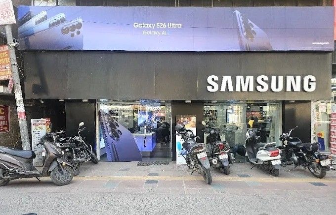 Samsung Experience Store- Laxmi Nagar storefront