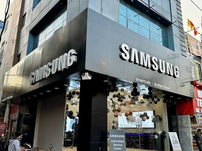 Samsung Experience Store- Budh Vihar storefront