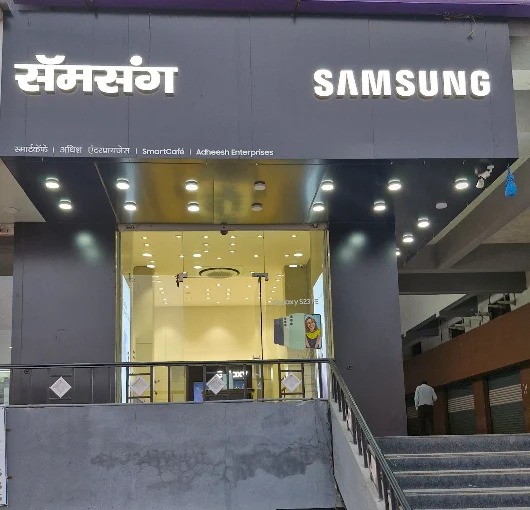Samsung Experience Store- Chakan storefront