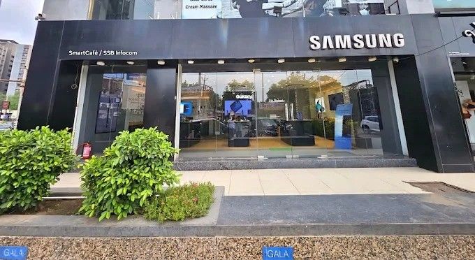 Samsung Experience Store- South Bopal storefront