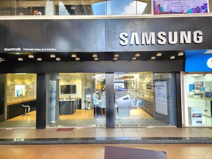 Samsung Experience Store- Vastral storefront