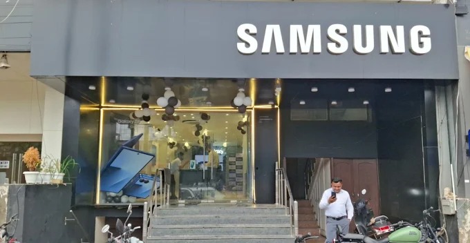 Samsung Experience Store- Rohini Sector 8 storefront