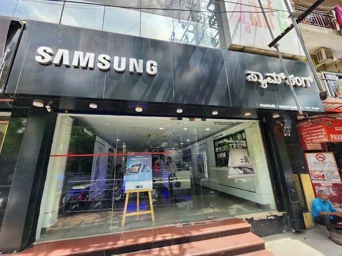 Samsung Experience Store- BTM storefront