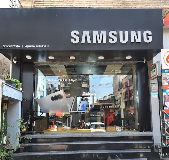 Samsung Experience Store- Preet Vihar storefront