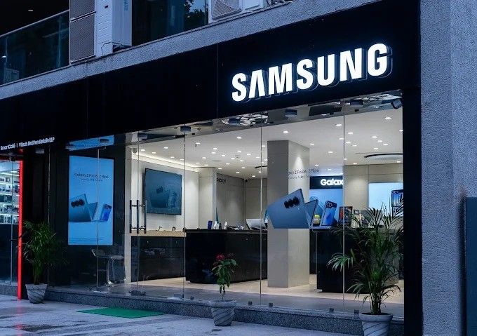 Samsung Experience Store- Bodakdev storefront