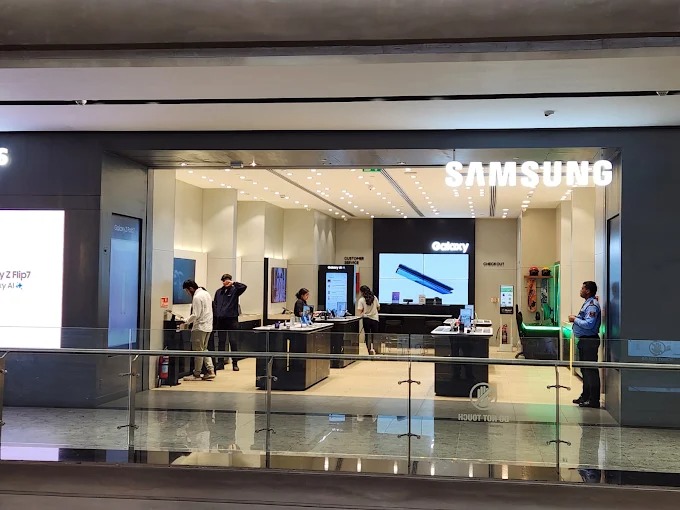 Samsung Experience Store- Yelahanka Mall of Asia storefront