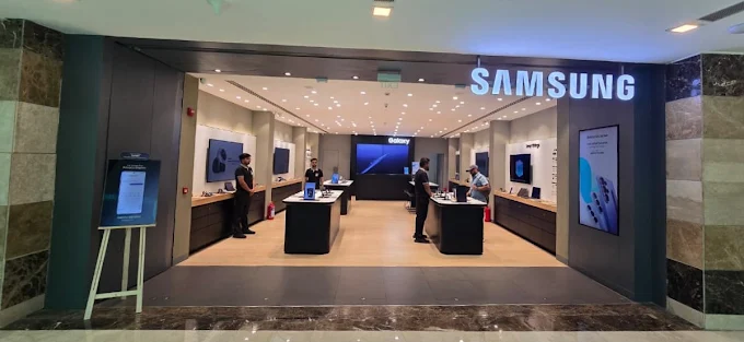 Samsung Experience Store- Ambience Mall, Gurugram storefront