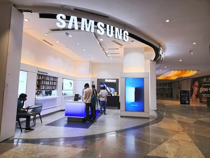 Samsung Experience Store- Phoenix Mall storefront