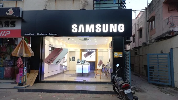 Samsung Experience Store- Honey Park Road storefront