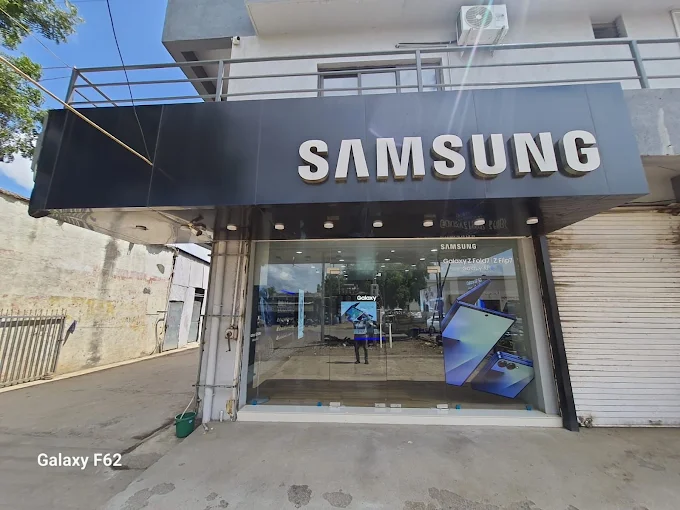 Samsung Experience Store- Metoda, Rajkot storefront