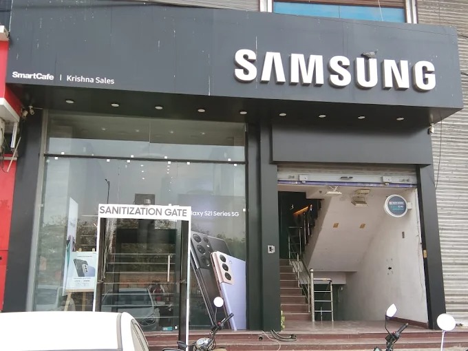 Samsung Experience Store- Nirman Nagar storefront