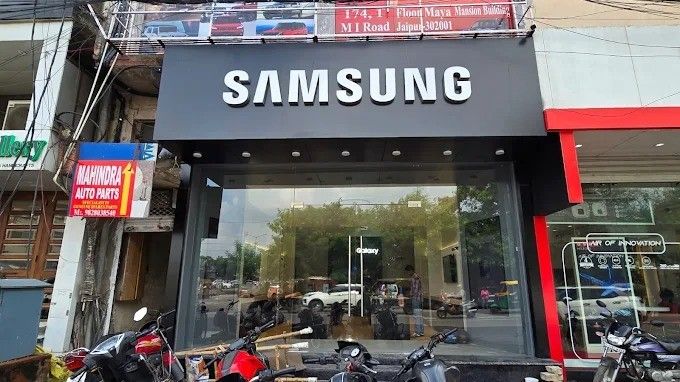 Samsung Experience Store- MI Road storefront