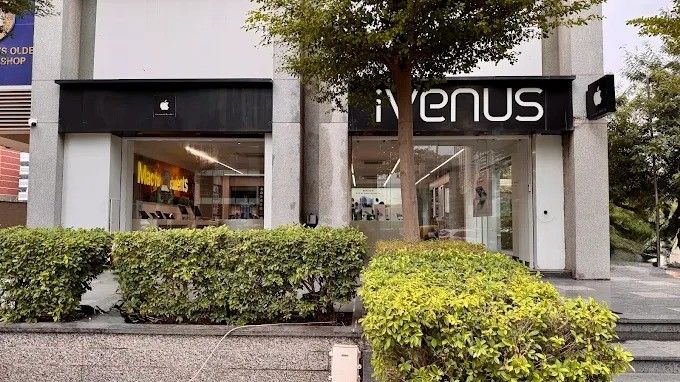 iVenus - Apple Authorised Reseller-Sindhu Bhavan Road storefront
