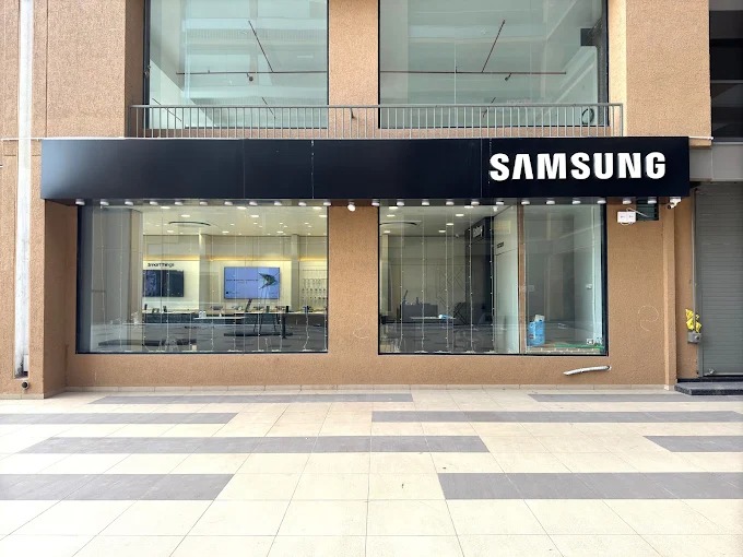 Samsung Experience Store- Nikol storefront
