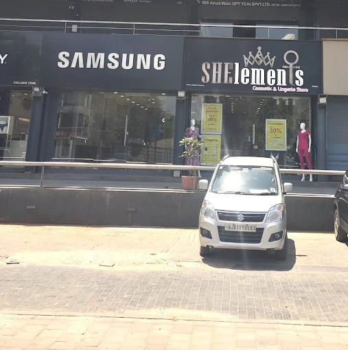 Samsung Experience Store- Sindhu Bhavan Marg storefront