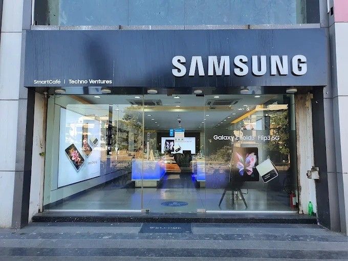 Samsung Experience Store- Maninagar storefront
