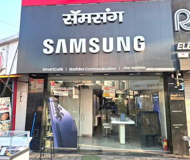 Samsung Experience Store- Arya Samaj Chowk storefront