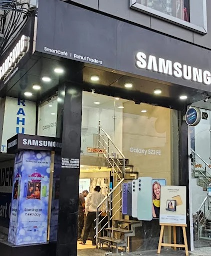 Samsung Experience Store- Rani Bagh Shakurpur storefront