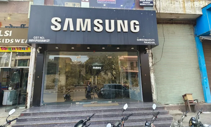 Samsung Experience Store-Kota, Ghatotkach Circle storefront